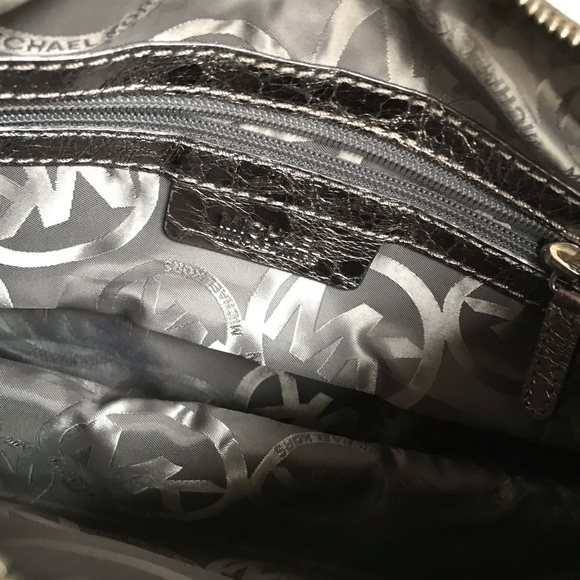 Michael Kors Handbag Women’s Purse Shoulder Bag Embossed Silver Metallic Foil - Picture 5 of 5